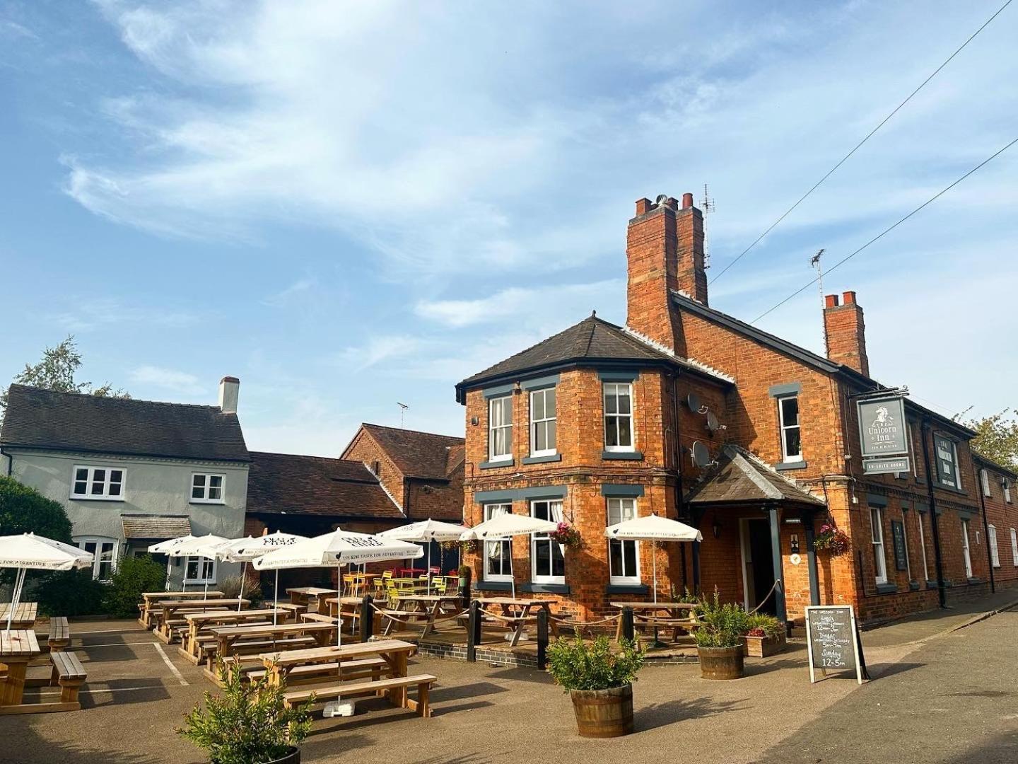 The Unicorn Inn Newton Solney Kültér fotó
