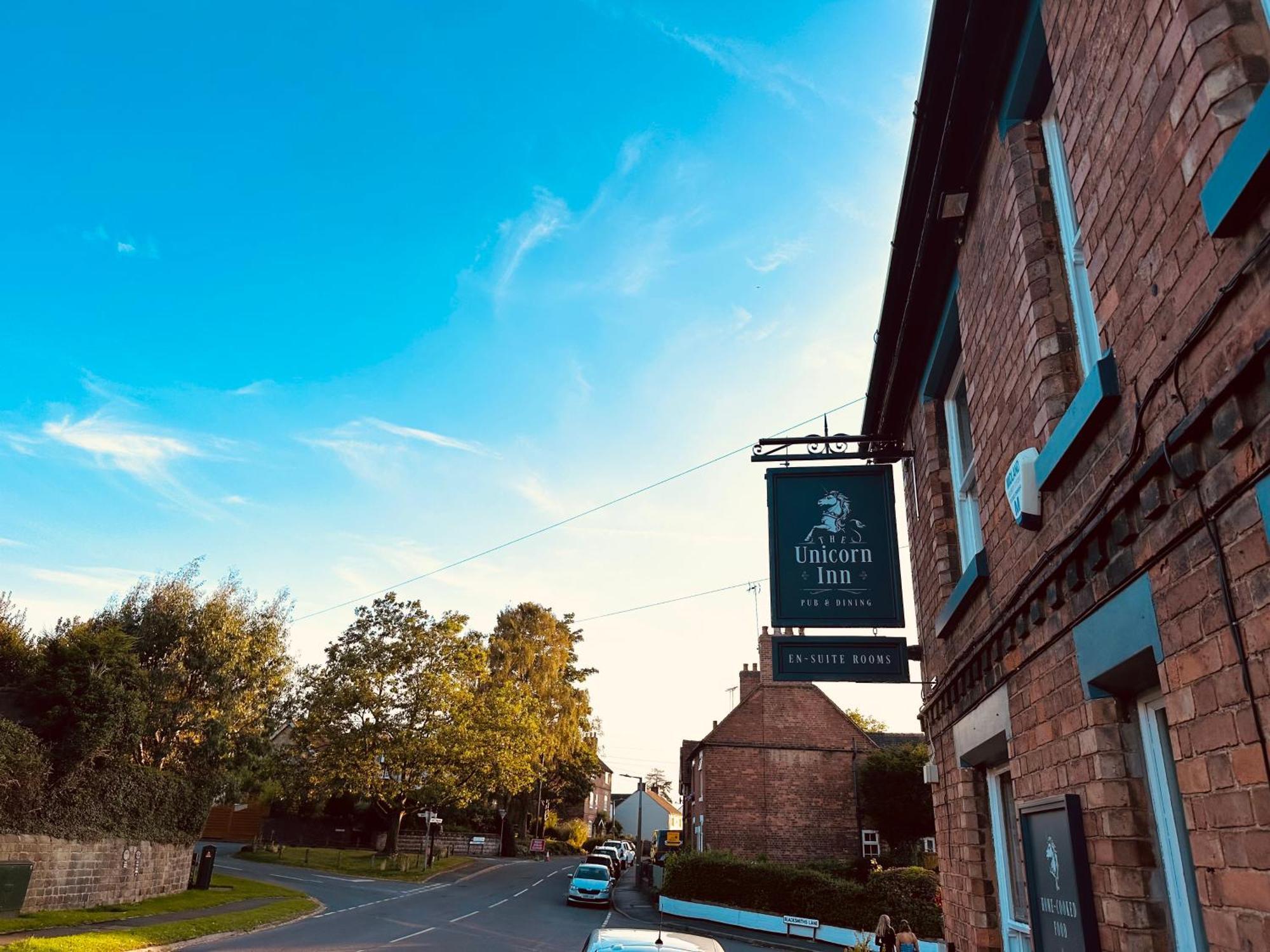 The Unicorn Inn Newton Solney Kültér fotó