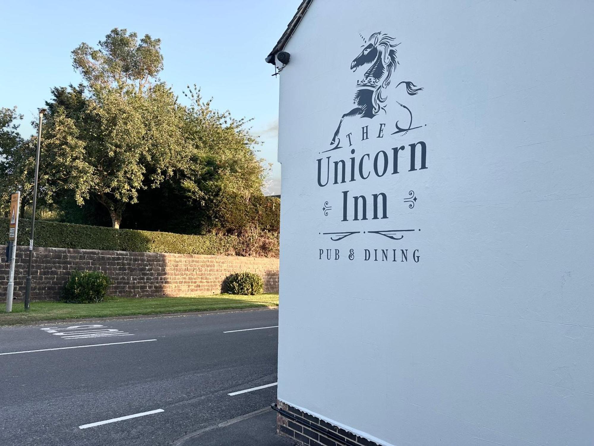 The Unicorn Inn Newton Solney Kültér fotó